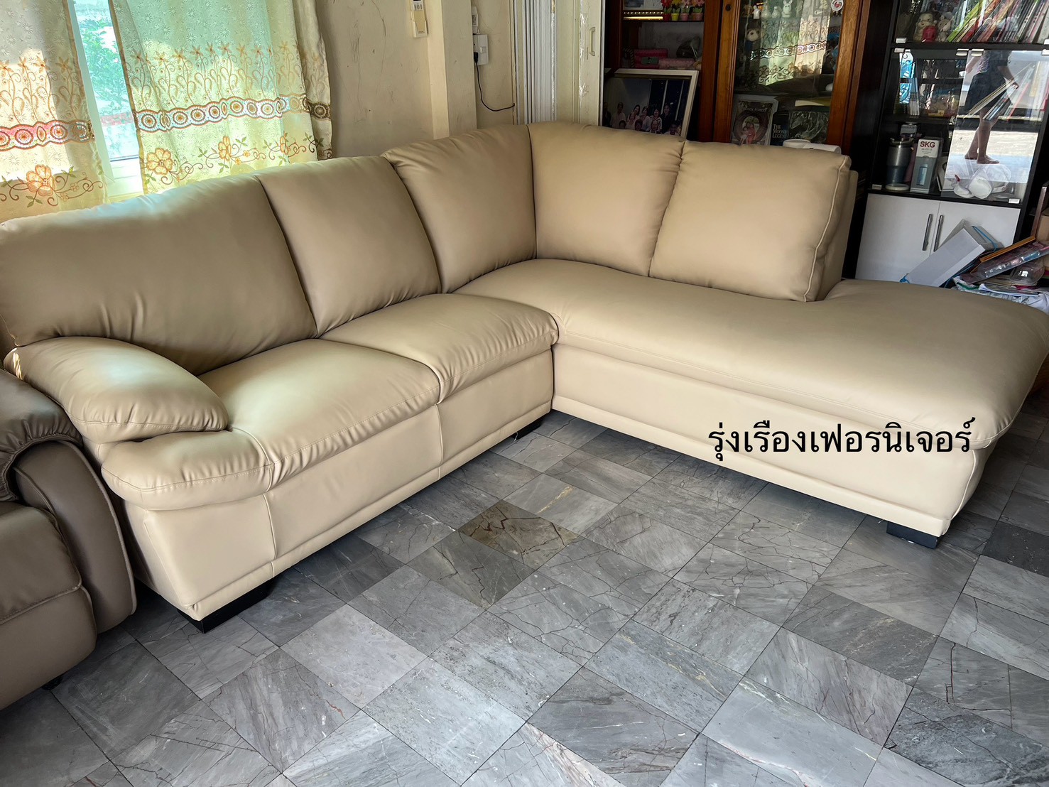 รุ่งเรืองเฟอร์นิเจอร์ รับหุ้มโซฟา ซ่อมโซฟาถึงบ้าน